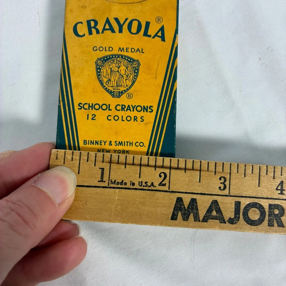 Crayola Crayon Vtg No 12 Gold Medal School Crayons 11 Count Binney & Smith Retro